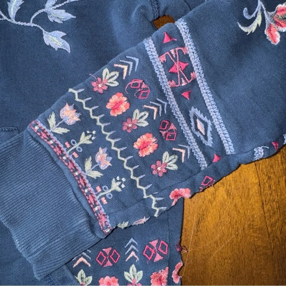 Driftwood Teddy Navy Blue Hooded Sweater Floral Embroidered Design Women's XS - Picture 3 of 12